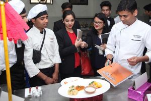 Chef With Students 2(1)