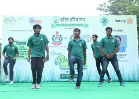 Students of Manav Rachna International University enthralled the audience with their spectacular dance performance at the Green Raahgiri! HaritHaryana (1)