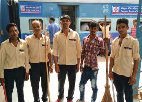 fcbs-cleaning-old-faridabad-railway-station (4)