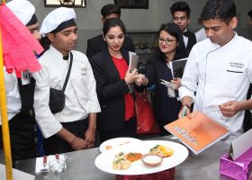 Chef With Students 2(1)